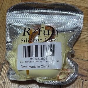 R-fun Silicone AirPod Case with Keychain